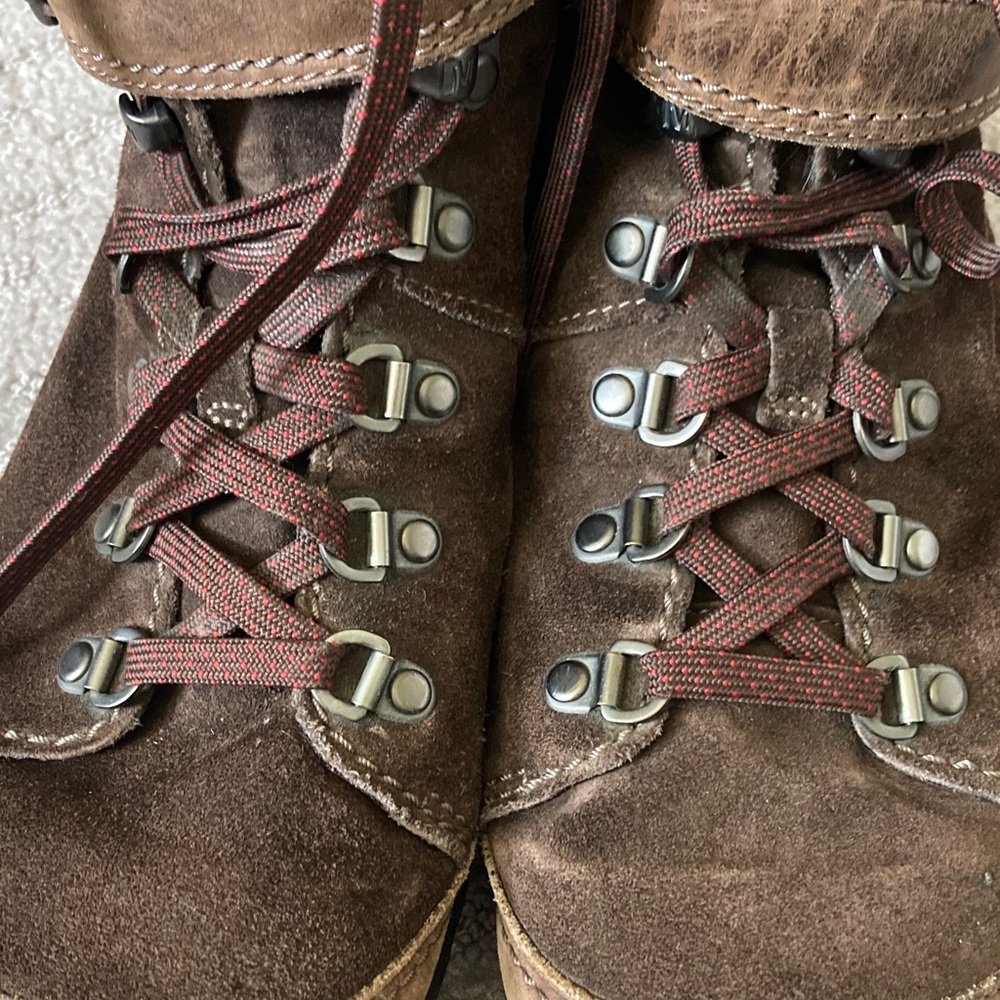 MERRELL Palvina brown suede lace-up boots, Sz 9. - Picture 4 of 10